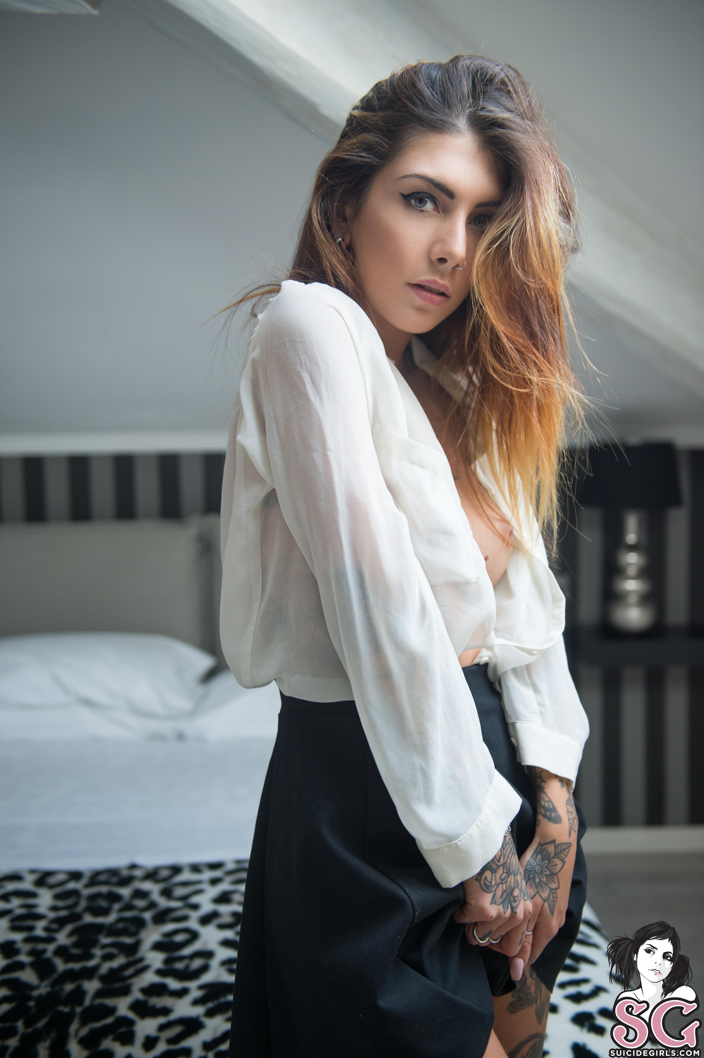 Beautiful Suicide Girl Indaco Good Girl Gonna Go Bed 2 