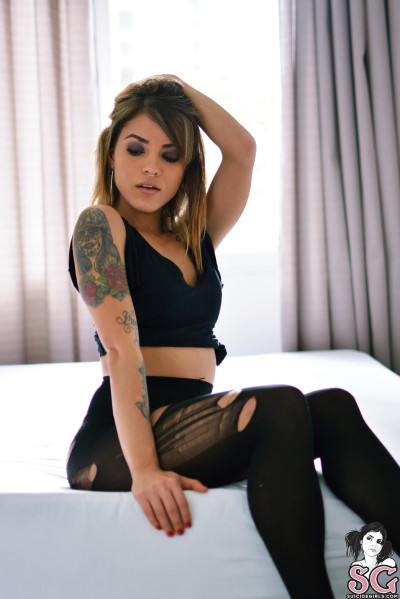 Beautiful Suicide Girl 1 thaiz THE FIRST TIME High 