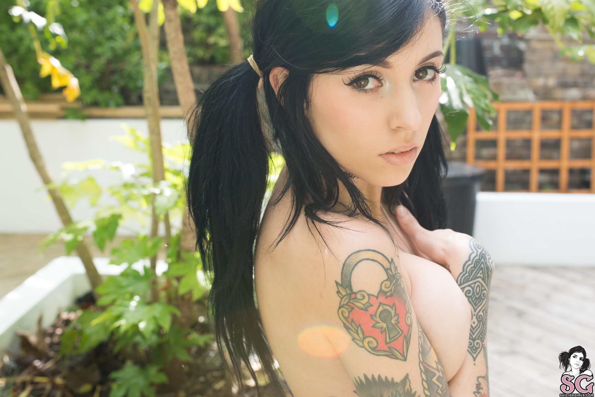 Image Beautiful Suicide Girl Coralinne Sunset (36) High resolution lossless...