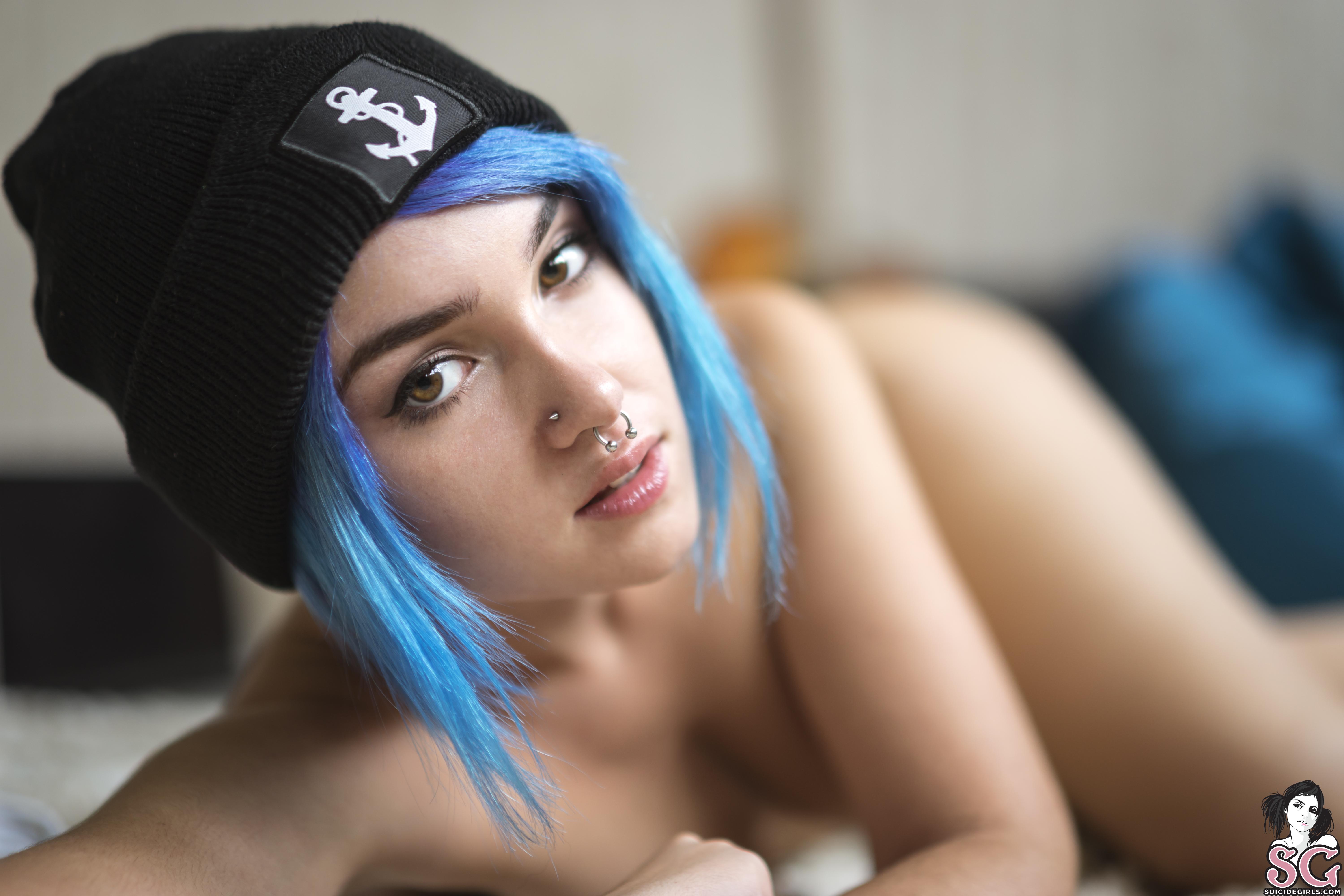 Mimo suicide girls Holiday: A