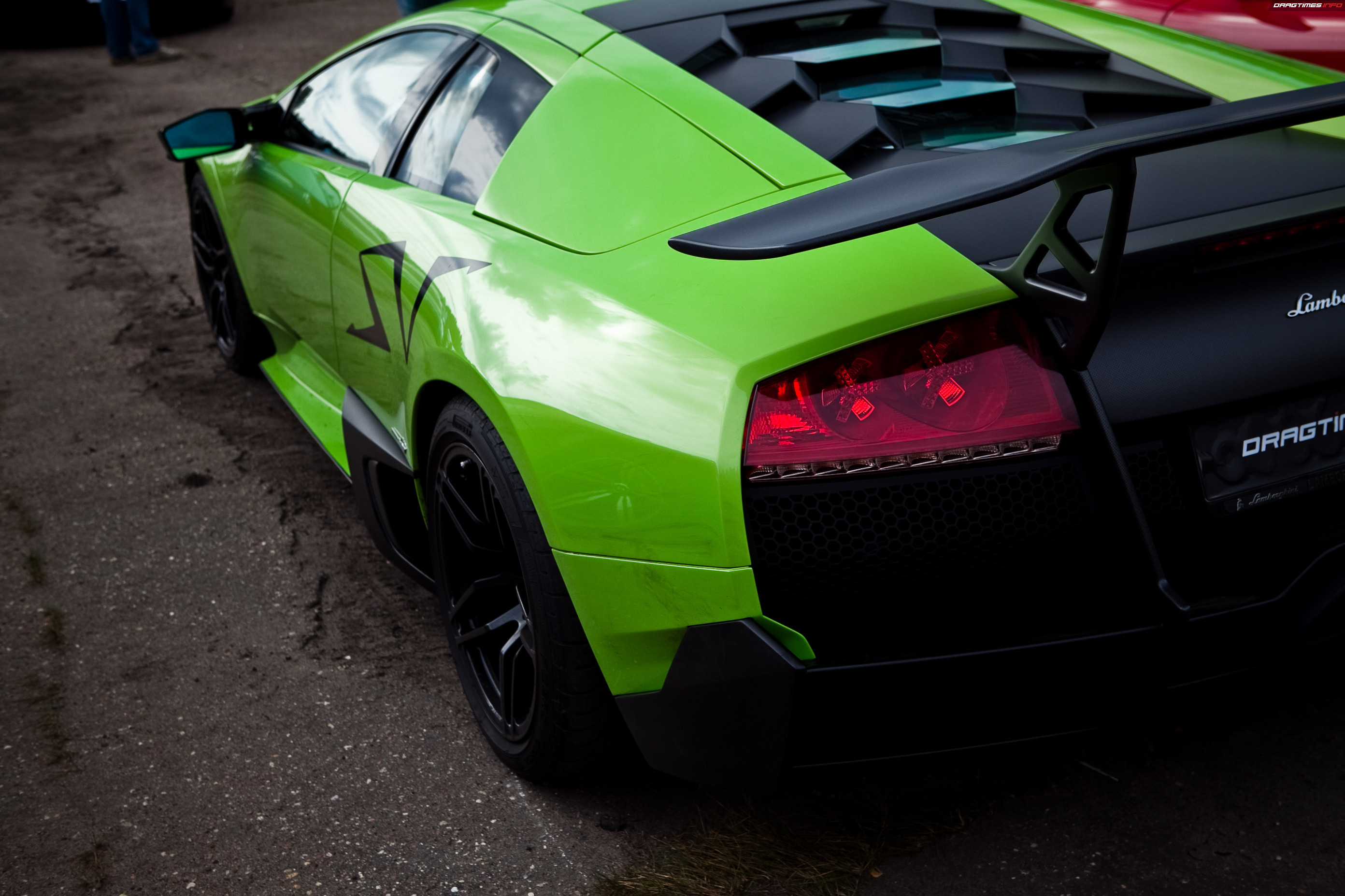 спортивный зеленый автомобиль Lamborghini без смс